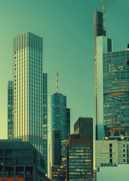 Frankfurt gökdelenler, dikey görüntü
