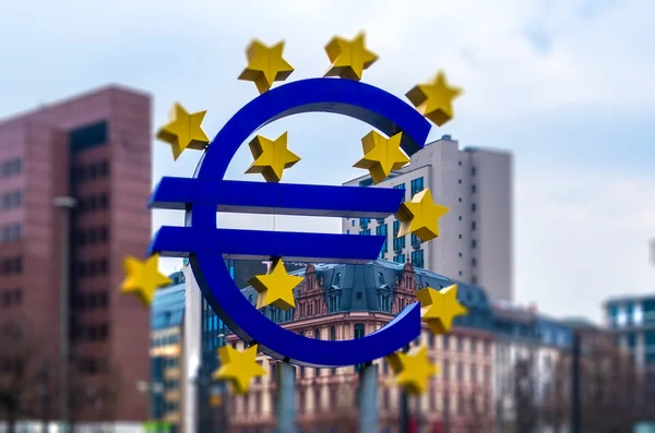 Franfurt, Euro simgesi. Bulanık ufuk fotoğraf