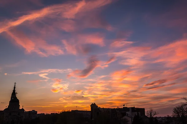 Günbatımı dramatik gökyüzü bulutlu, Ukrayna