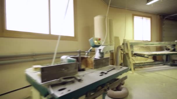 Makinenin olduğu dükkanın marangoz — Stok video