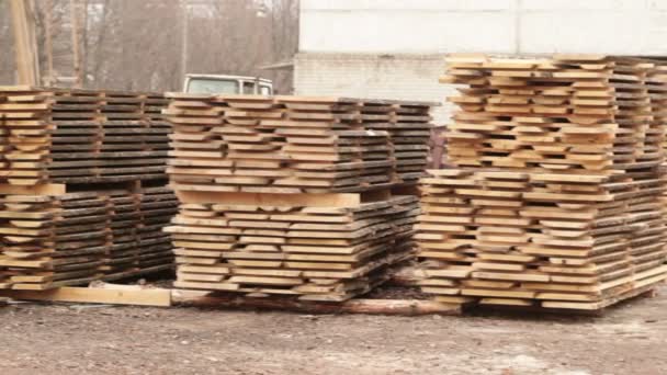 Pila con tablas de stock — Vídeo de stock