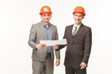 inşaatçılar gülümseyen planları okumak için