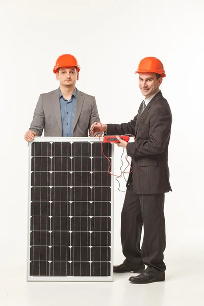 Witte achtergrond solar batterij bouwer — Stockfoto