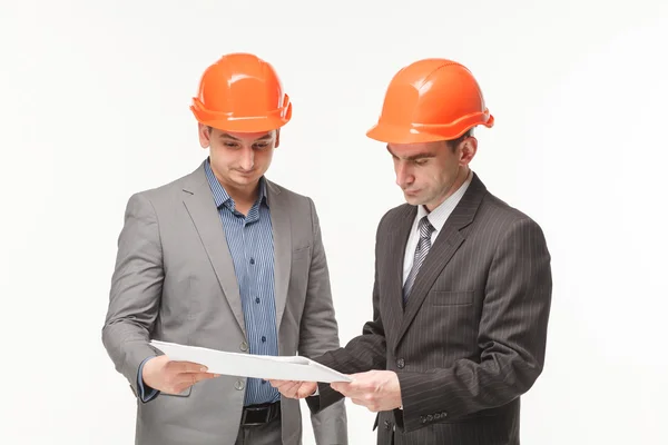 Builders reading drawings — Stock Photo, Image