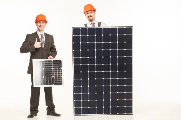 Werken met zonnepanelen glimlachen — Stockfoto