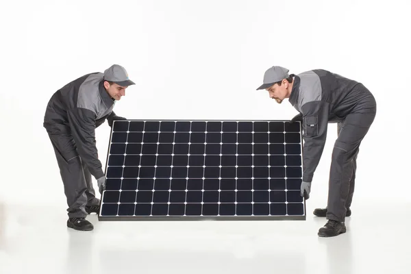 Twee man met solar batterij — Stockfoto