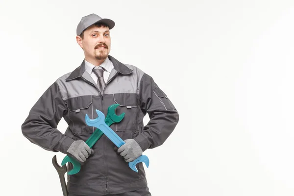 Trabalhador em uniforme com chave inglesa — Fotografia de Stock