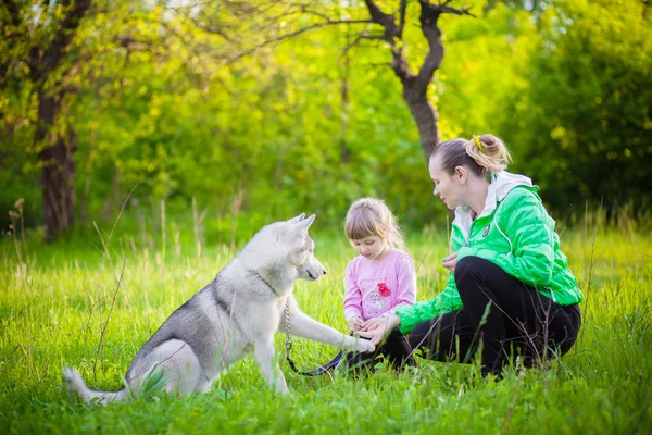 Mother with baby outdoor — Stock Photo, Image