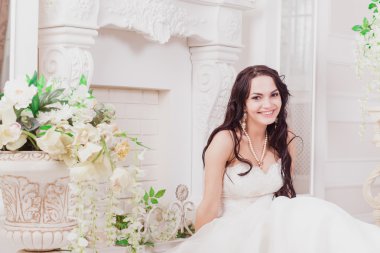 Şömine oturan gelin