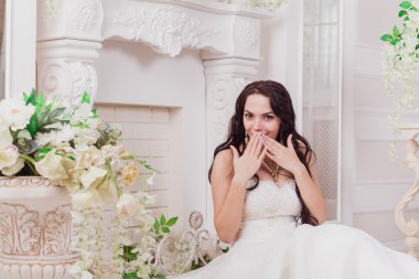 Şık güzel mutlu gelin ve damat, düğün kutlamaları, otel,