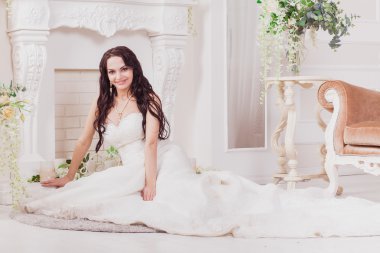 Şömine oturan gelin