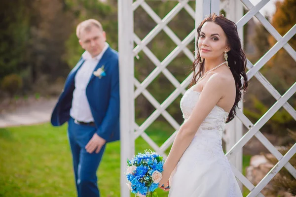 Happy bride dan pengantin pria pada pernikahan mereka — Stok Foto