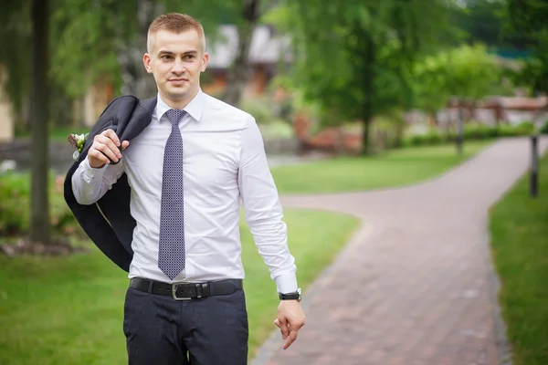 Retrato de un apuesto CEO sonriendo —  Fotos de Stock