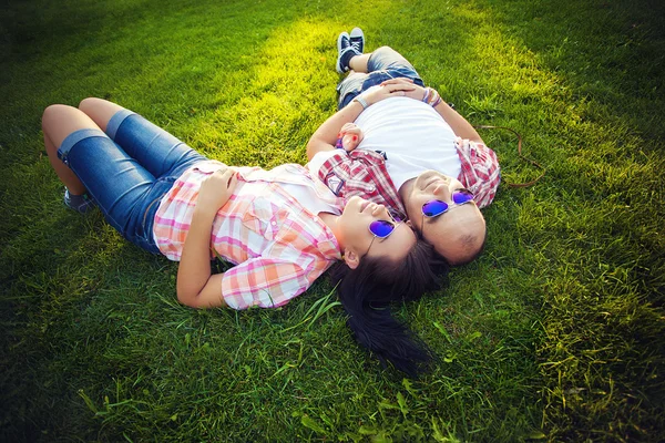 Ruhe auf dem Gras — Stockfoto
