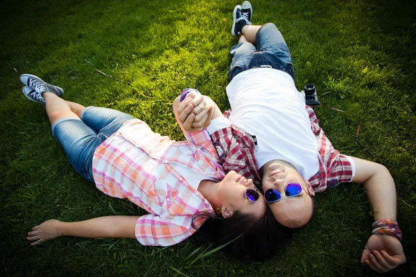 Man and woman on the grass — Stock Photo, Image