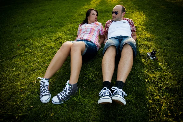 Legs, couple, laughing, grass — Stock Photo, Image