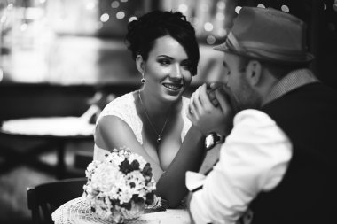 damat gelinin el öper