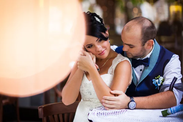 Hugs, stylish couple, wedding — Stock Photo, Image