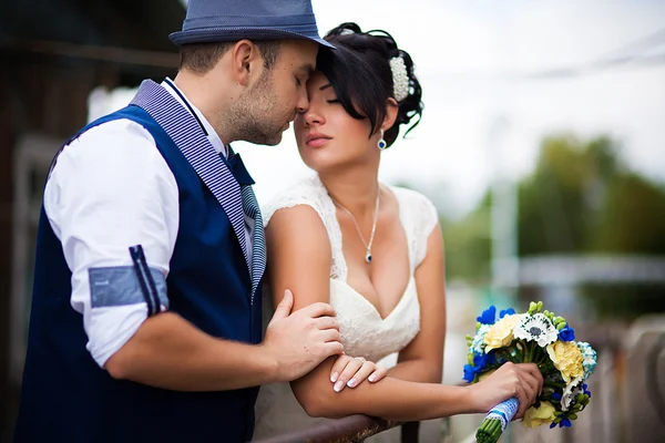 Bröllop, kiss, ovanifrån — Stockfoto