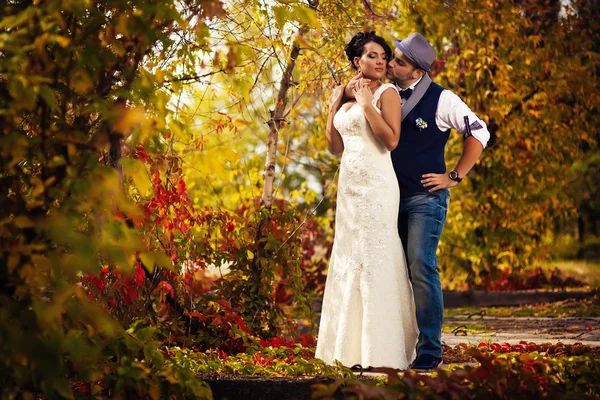 Hat, wedding, kiss — Stock Photo, Image