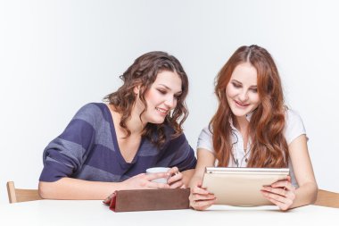 bir tablet vasıl, kahve arıyor