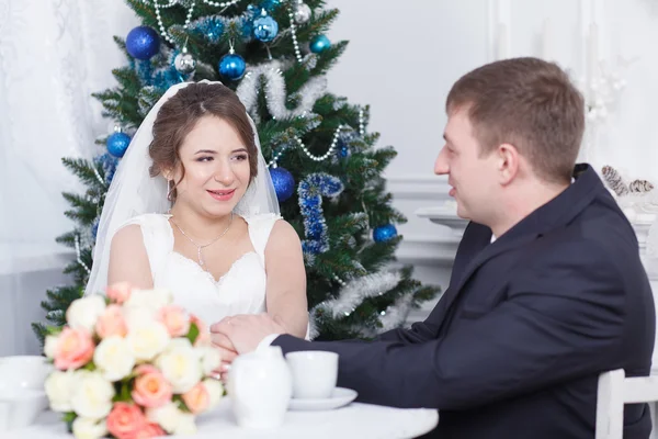 Bride and groom at the table — Stock Photo, Image