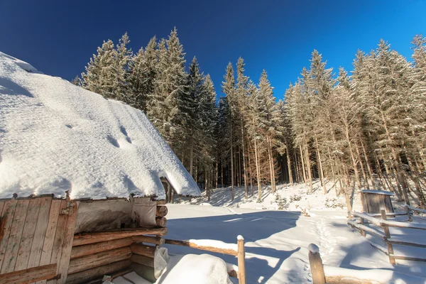 Winter, mountain old chalets — Stock Photo, Image