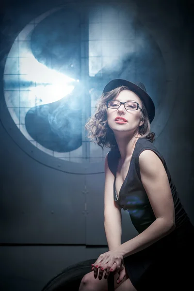 Femme lunettes studio — Photo