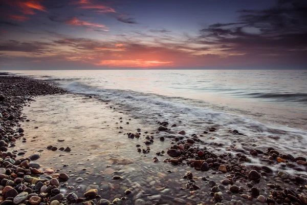 Sea pebble beach sunset — Stock Photo, Image