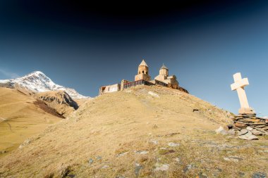 Kilise Gürcistan dağlarda