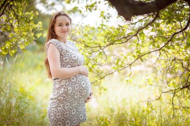 Ormanın içinde hamile