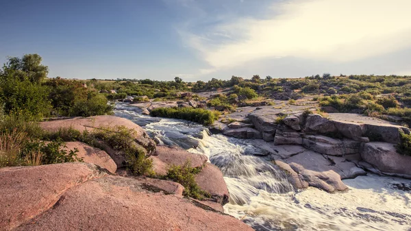 Margem fluvial rápida — Fotografia de Stock