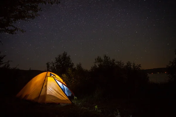 Палатка, звезды, небо, ночь — стоковое фото