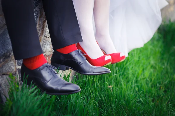 Groom. bride, wedding shoes, red — Stock Photo, Image