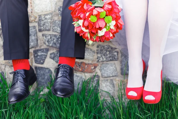 Chaussettes rouge mariage, chaussures — Photo