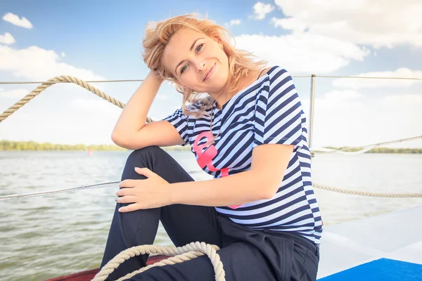 Flicka, rep, yacht — Stockfoto