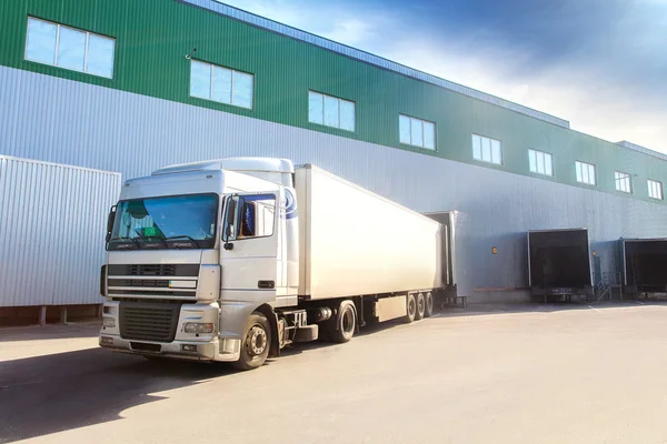 Truck, warehouse — Stock Photo, Image