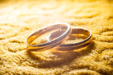 Evlilik yüzükleri.