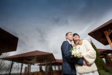 Park 'ta bir çift var.