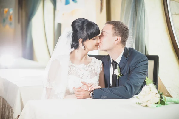 Gentle bride and groom — Stock Photo, Image