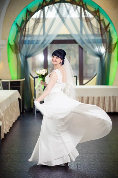 Bride dance alone — Stock Photo, Image