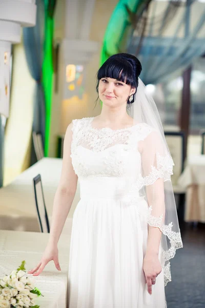 The bride with a wedding bouquet — Stock Photo, Image