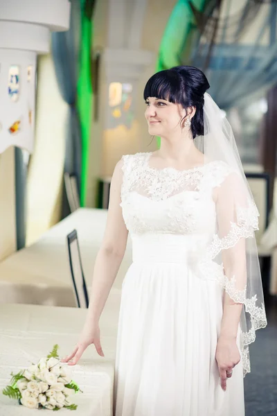 The bride with a wedding bouquet — Stock Photo, Image