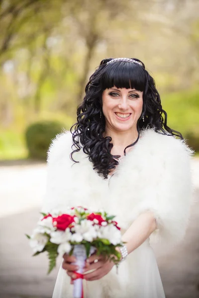 Brunette bride — Stock Photo, Image