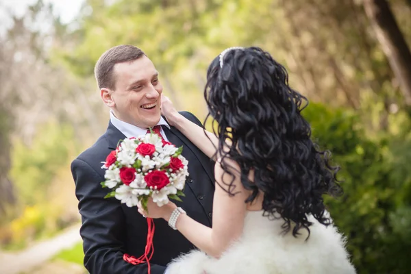 Der Bräutigam und die Braut — Stockfoto