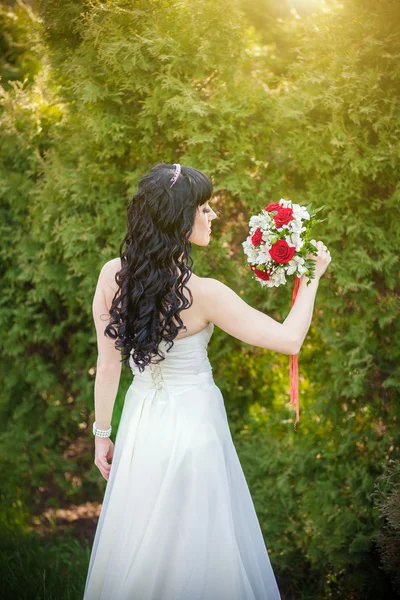 Spin brunette bride — Stock Photo, Image