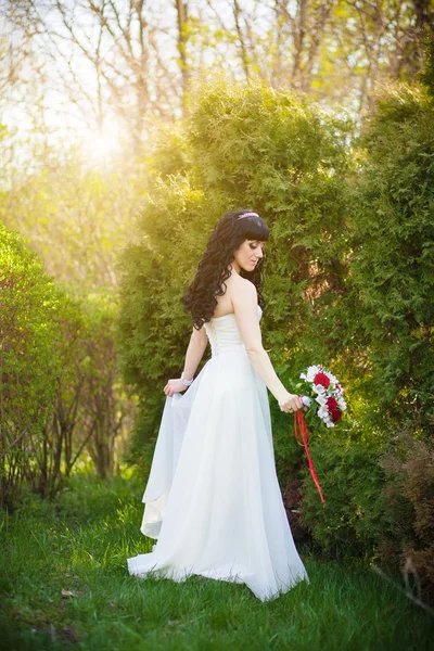 自旋黑发新娘 — 图库照片