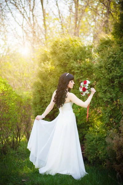 Spin brunette bride — Stock Photo, Image