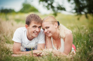 yakın çekim, çift çim üzerinde yalan