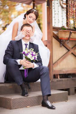 Gelin Damat gözlerini kapatır